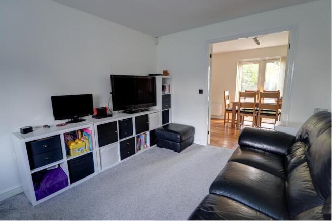 Living room photo two