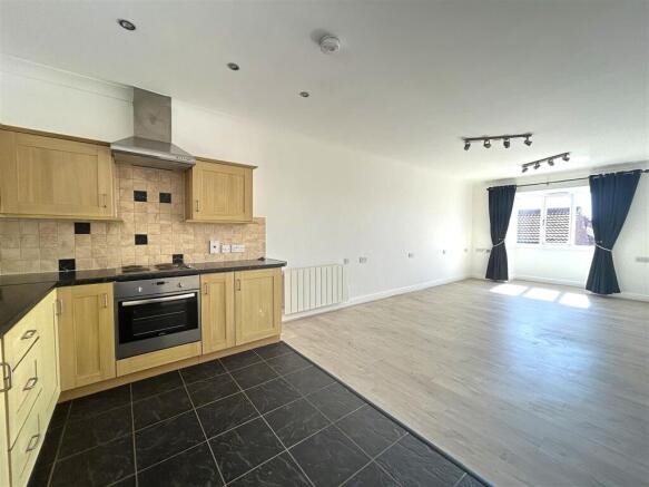 2 bed Apartment for sale Image 4