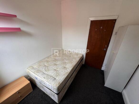6 bed House to rent Image 12