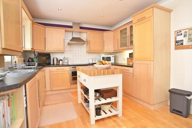 3 bed Apartment for sale Image 6