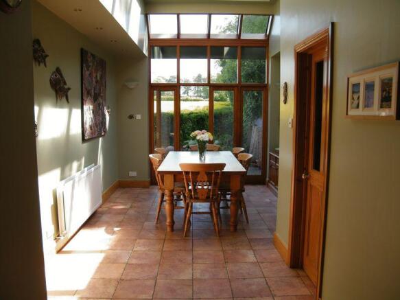 breakfasting kitchen
