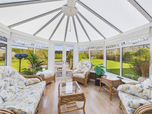 5 bed Detached for sale Image 6