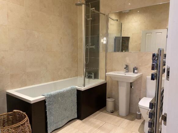 2 bed Apartment to rent Image 9