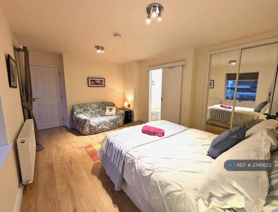Ensuite Room 6