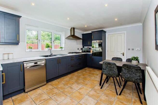 Kitchen / Breakfast Room