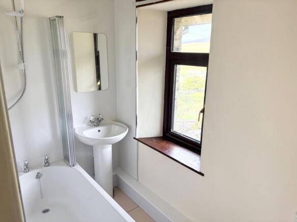 3 bed Semi-Detached to rent Image 7