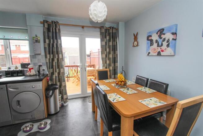 DINING ROOM.jpg