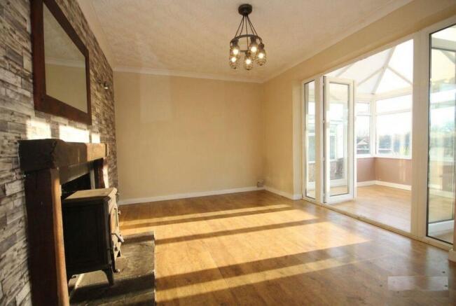 4 bed Semi-Detached for sale Image 4