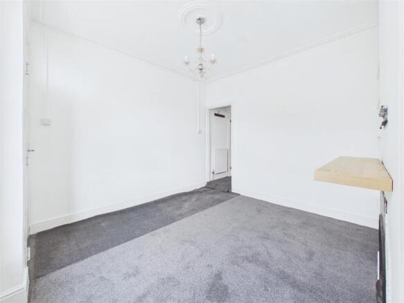 3 bed Terraced to rent Image 4
