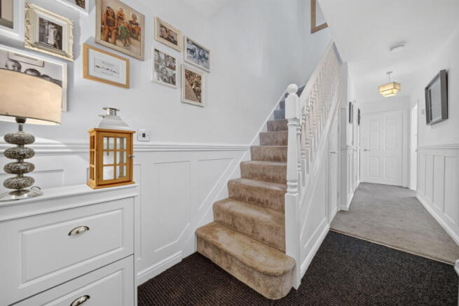 5 bed Town House for sale Image 2