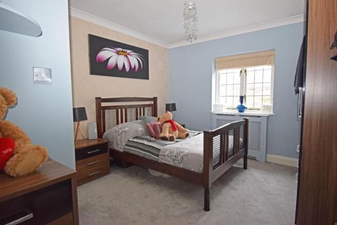 11 Lord Austin Drive, bed 2.jpg