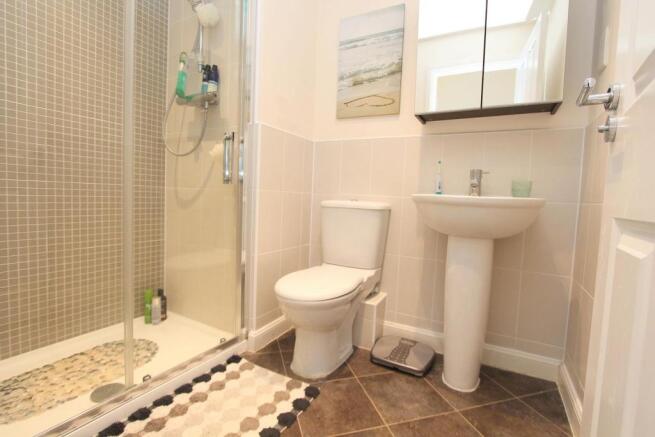 BED 1 ENSUITE.JPG
