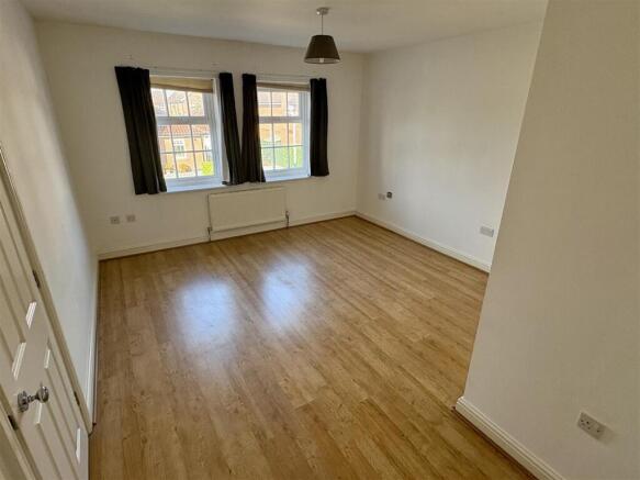 5 bed Detached to rent Image 11