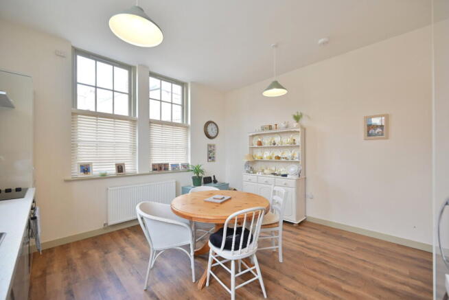 2 bed Flat for sale Image 7