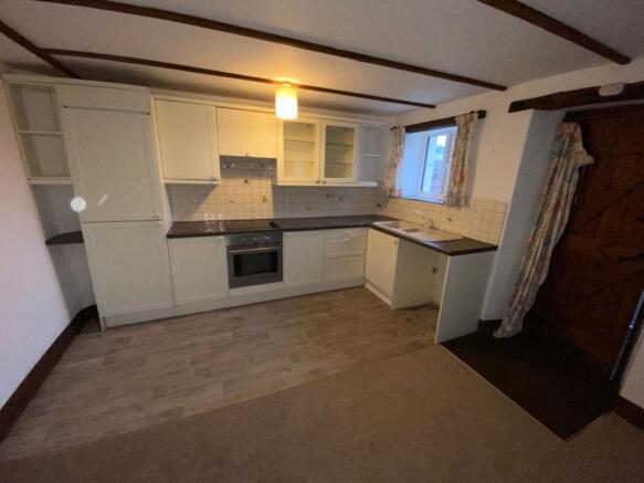 KITCHEN/SITTING ROOM