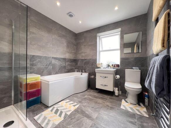 33 - Top Floor Bathroom