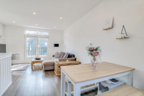Flat 2, 80, High Street, Hadleigh, Benfleet SS7 2PB
