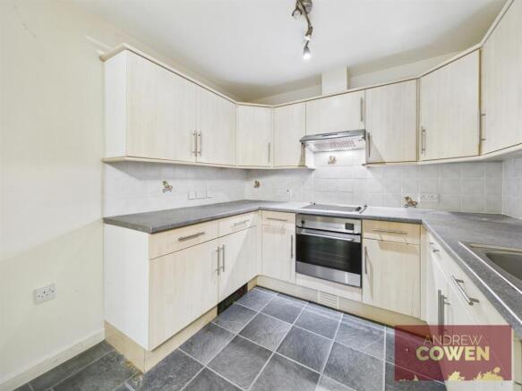 2 bed Flat for sale Image 4