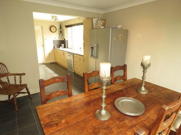 Kitchen / Dini...