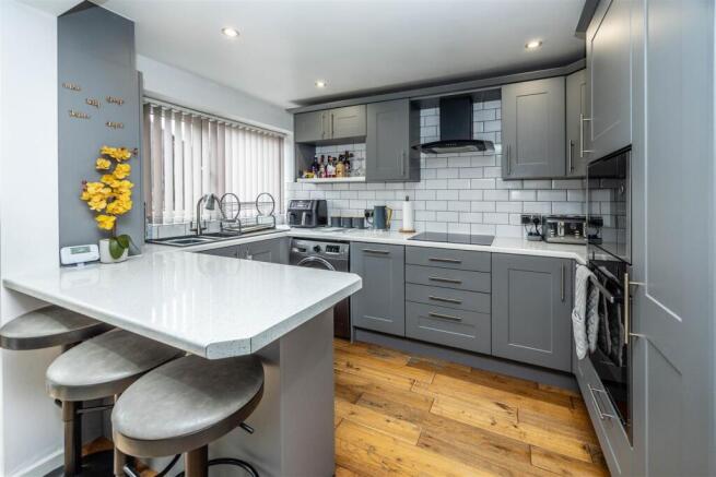 4 bed Town House for sale Image 6