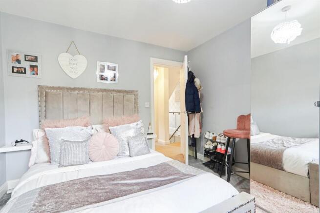 6 bed Detached for sale Image 7