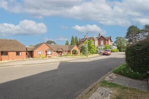 8, Holioake Drive, Warwick CV34 6NF
