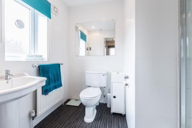 Ensuite to Bed 1