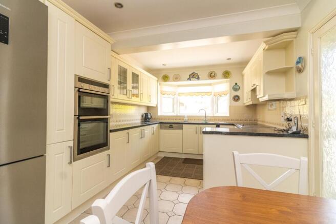 KITCHEN/BREAKFAST ROOM