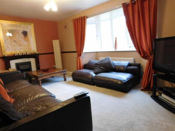 LOUNGE - to the fron