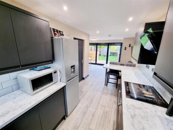 Kitchen 1.jpg