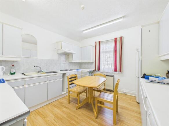 1 bed Flat for sale Image 4