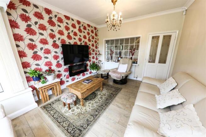 4 bed Detached for sale Image 8