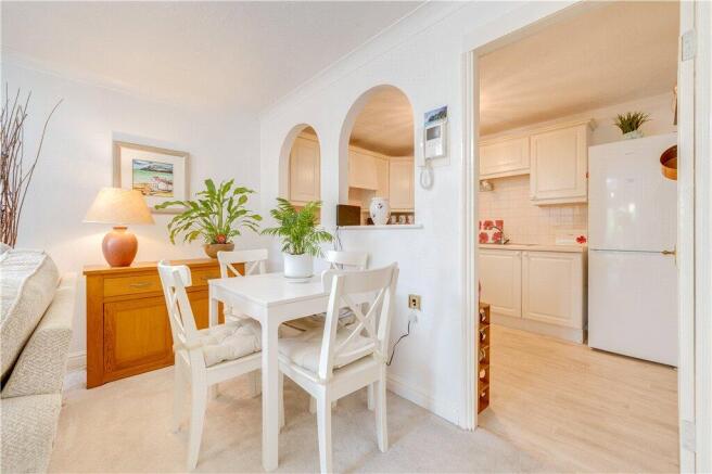 2 bed Apartment for sale Image 4