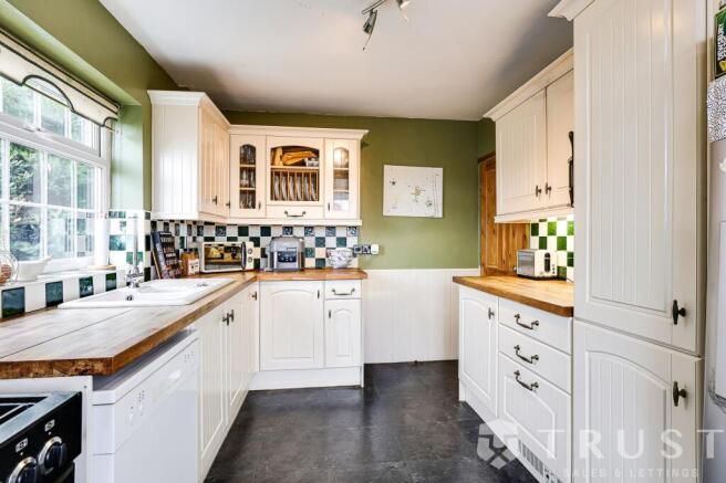 4 bed Detached for sale Image 11
