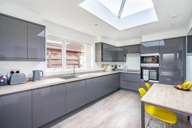 4 bed Semi-Detached Bungalow for sale Image 7