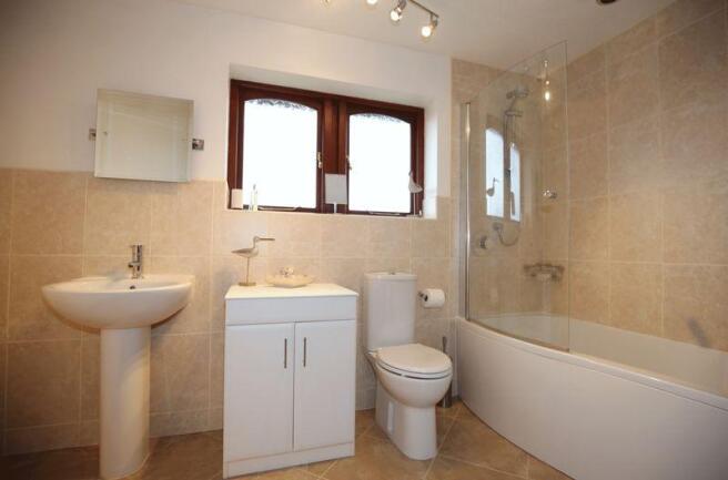 FAMILY BATHROOM