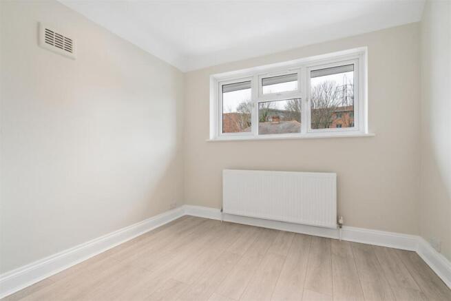 65 Runneymede Colliers Wood SW19 Bedroom 1.jpg