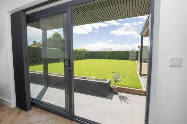 4 bed Detached for sale Image 11
