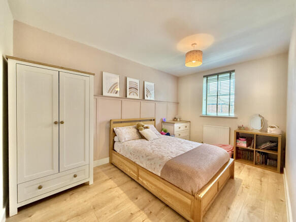 4 bed Semi-Detached for sale Image 12
