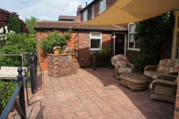 OUTSIDE SEATING AREA