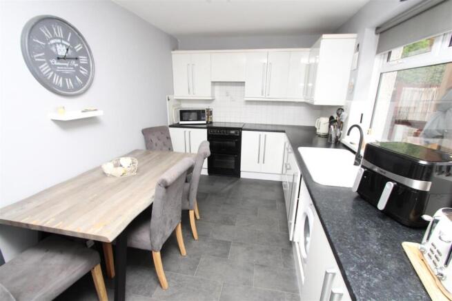 Rowantree Drive, Thorpe Edge, Bradford photo 5