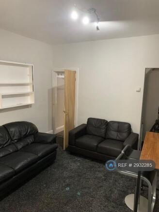 4 bed Terraced to rent Image 5