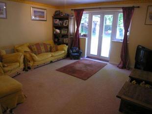 LOUNGE: