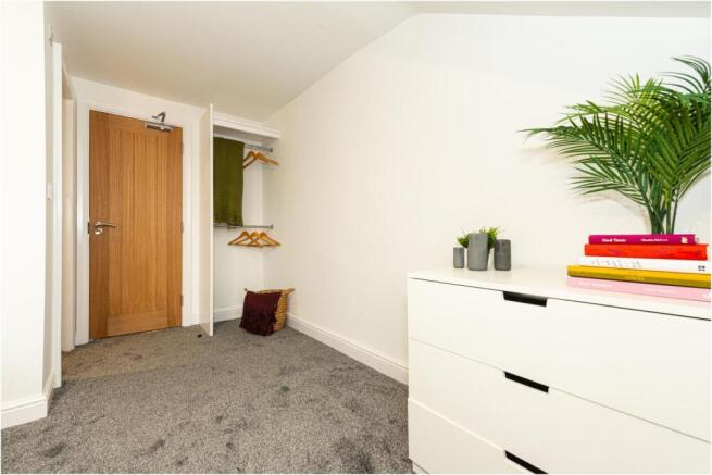 6 bed House to rent Image 6