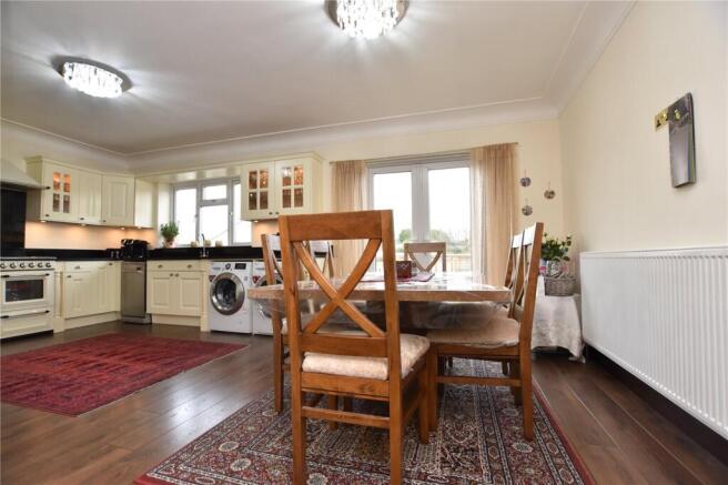 4 bed Detached for sale Image 5