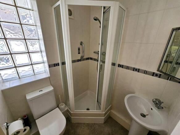 3 bed Flat for sale Image 11