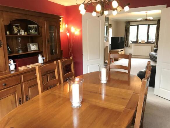 Dining - Sitt 1.JPG