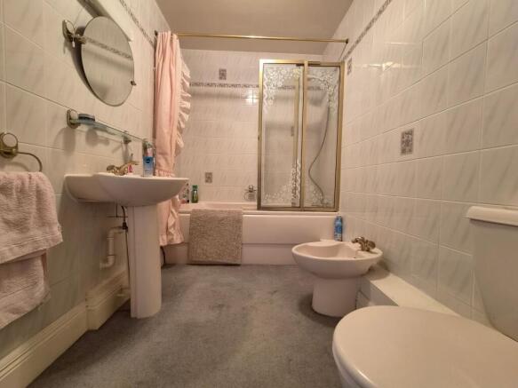 2 bed Flat for sale Image 9