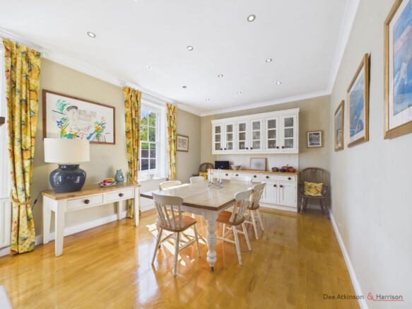 6 bed Detached for sale Image 10