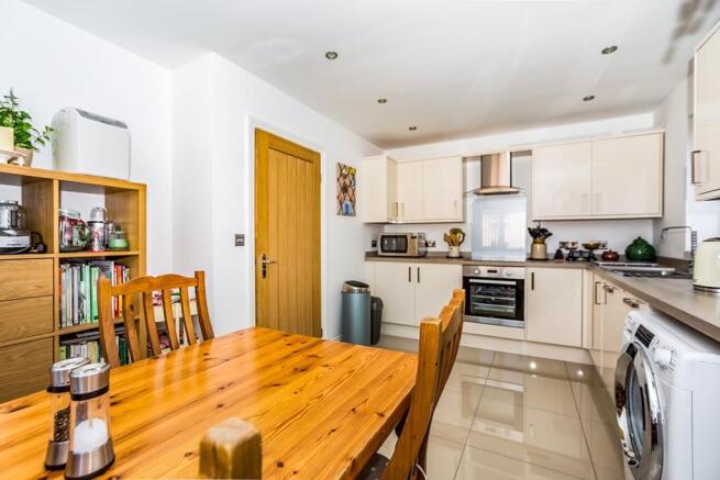 Kitchen / Dining Roo